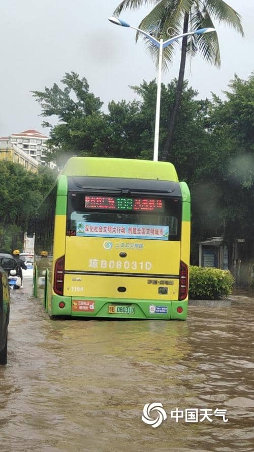 破纪录！三亚降特大暴雨致全市停课 海南岛强降雨或持续至月底